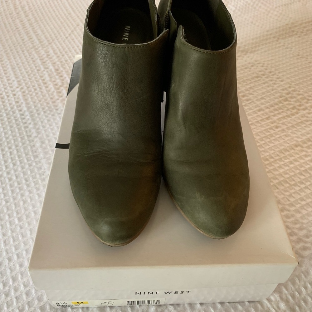 Hunter green Nine West wedge booties